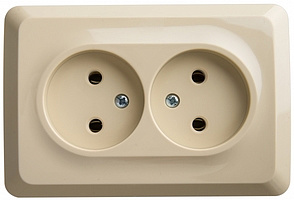 Розетка 2-м угловая ОП 16А б/з кремовый SchE PA16-105K
