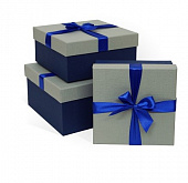 Коробка подарочная тиснение РОГОЖКА 190x190x90 (квадрат, 190х190х90, рогожка, светло-серый тисненая бумага/синий тисненая бумага)