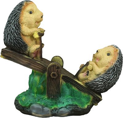 Садовая фигура Ежи на качелях полистоун