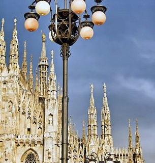 Фотообои Б1-240 Фонарь у Миланского собора 200*270