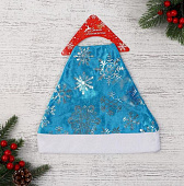 Колпак новогодний "Блестящие снежинки" 28х40 см, серебристо-синий 3555276