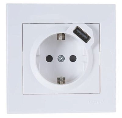 703-0202-181 RAIN	 розетка СУ 1 мест. 16А + USB 2.1A 1 мест. бел. (земля) 