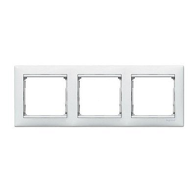 Рамка 3 места , белая , горизонтальная Legrand 774453 
