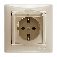 Розетка 2P+T нем. стд..с крышкой  Legrand сл.кость 774322 